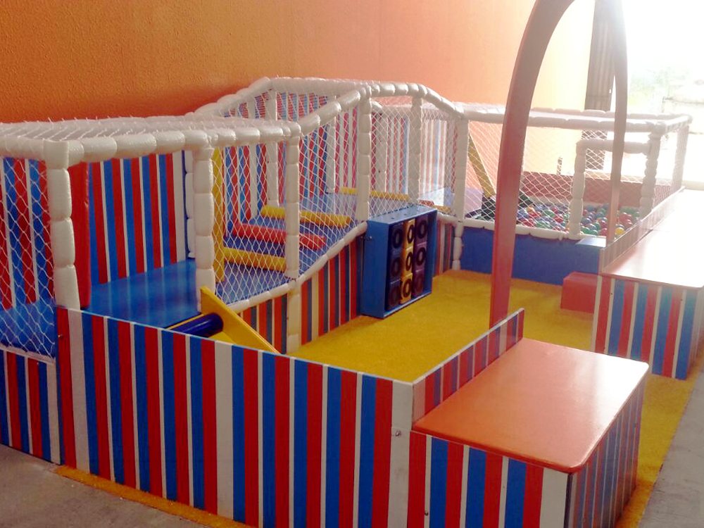 Área Baby revestida em espuma e lona, obra entregue pela Upa Upa Brinquedos