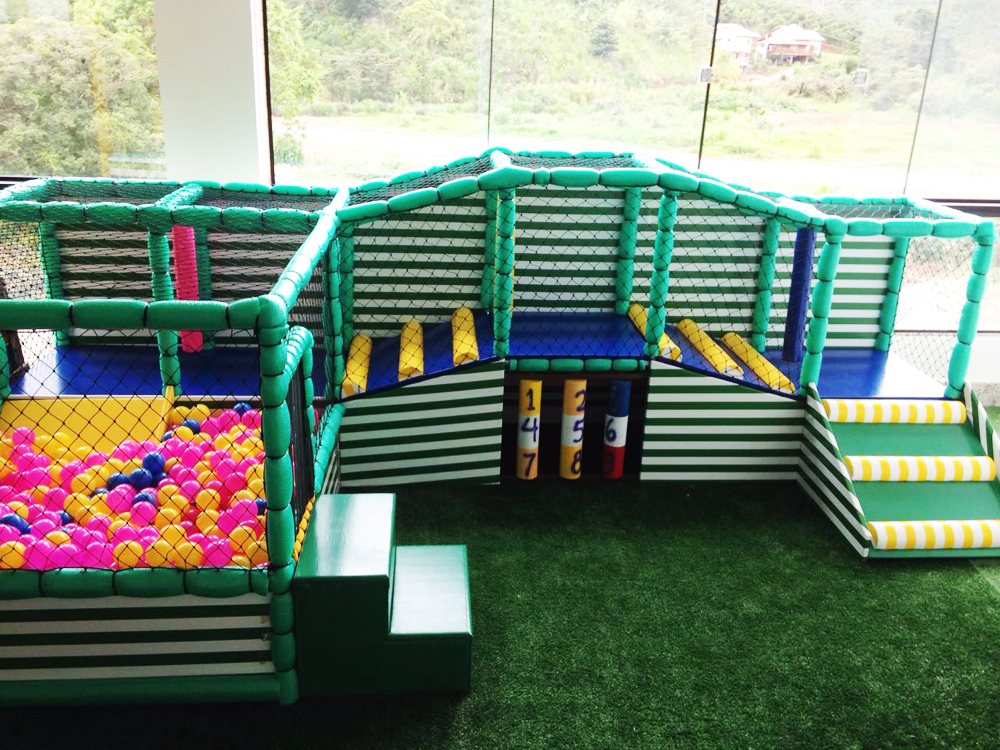 Área Baby revestida em espuma e lona, obra entregue pela Upa Upa Brinquedos