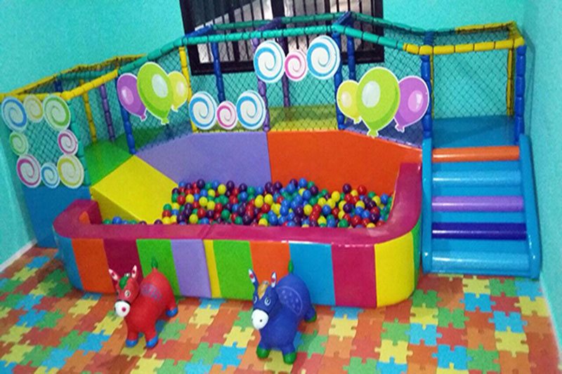 Área Baby revestida em espuma e lona, obra entregue pela Upa Upa Brinquedos