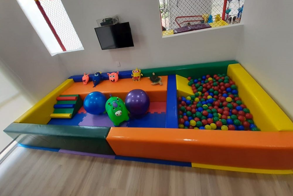 Área Baby revestida em espuma e lona, obra entregue pela Upa Upa Brinquedos