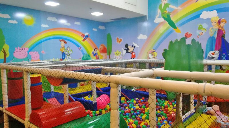 Área Baby revestida em espuma e lona, obra entregue pela Upa Upa Brinquedos